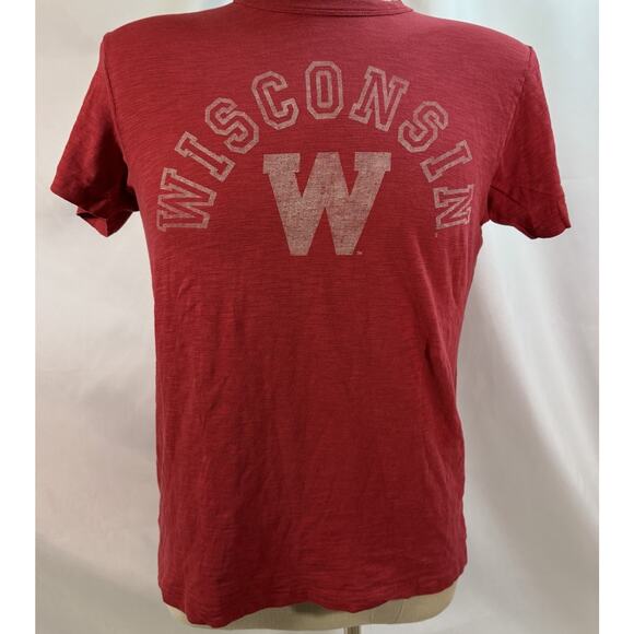 Company 47 Men's Wisconsin Badgers T-Shirt SZ Sm Short Sleeve Red 100% Cotton - Picture 1 of 7